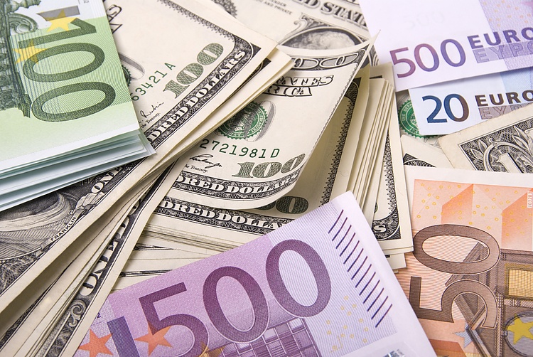 EUR/USD pares losses as US Dollar sinks after soft US PCE inflation